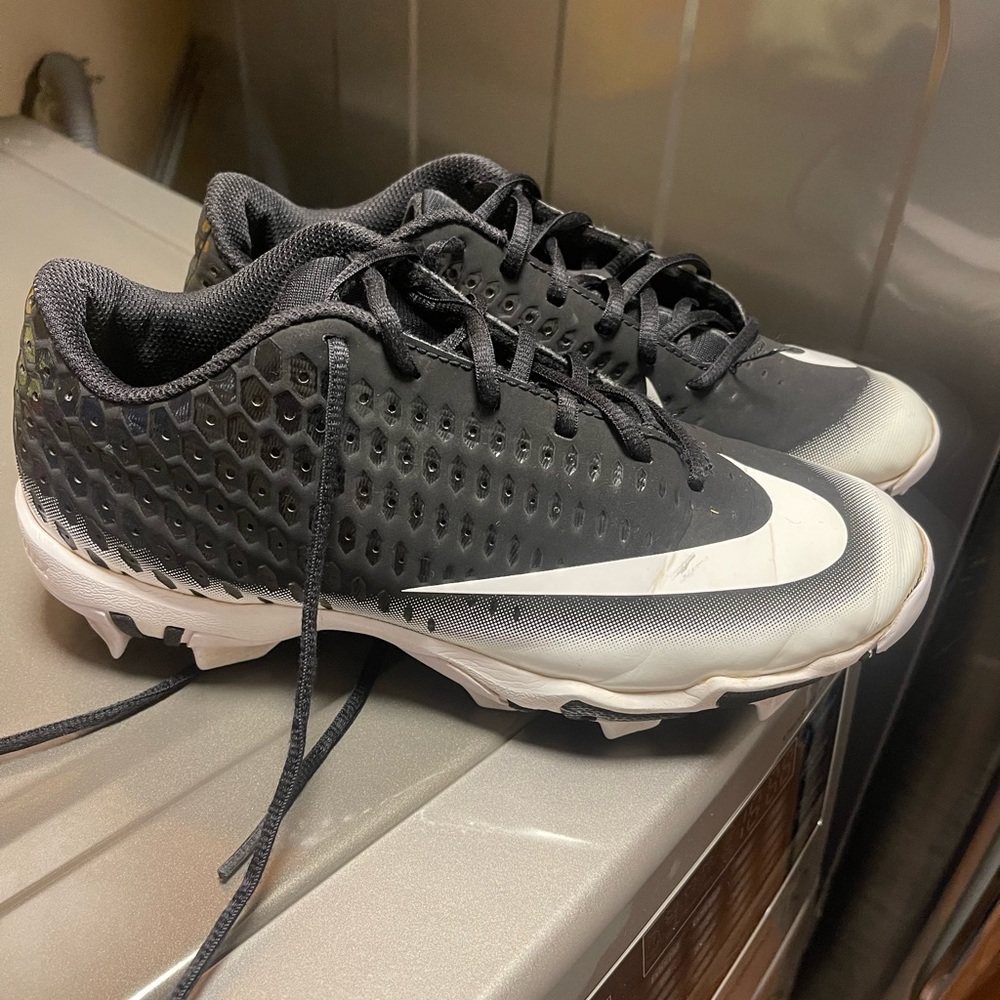 Nike cleats 7.5